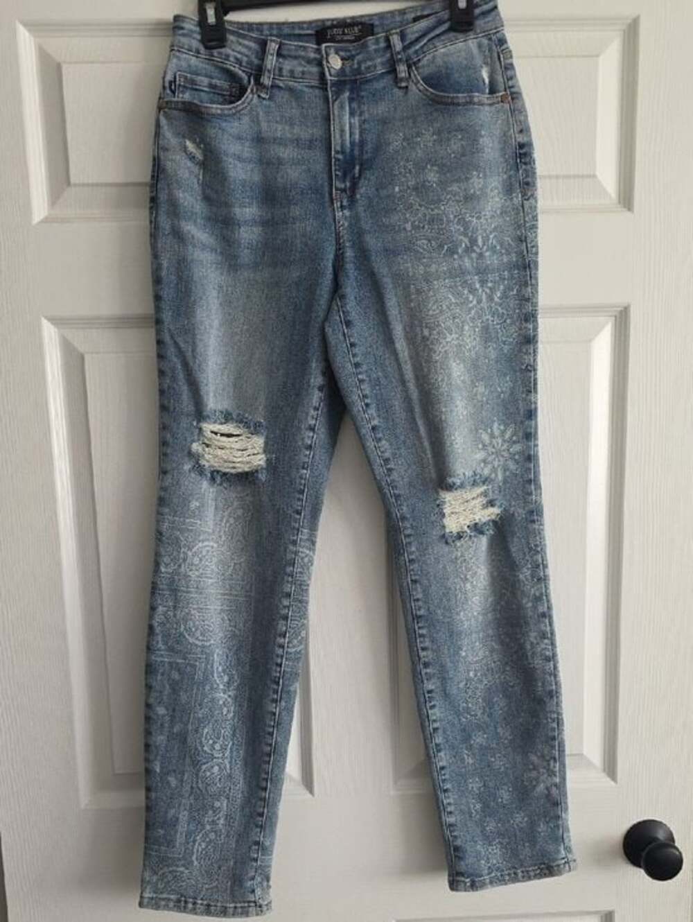 Judy Blue Paisley Print Mid Rise Distressed Boyfriend Jeans EUC Size 7 - Picture 3 of 8